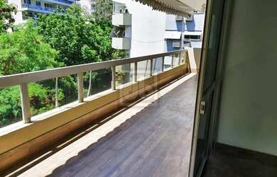 Imagem: O apartamento possui 4 Dormitórios, 1 Banheiro, 3 Vagas na