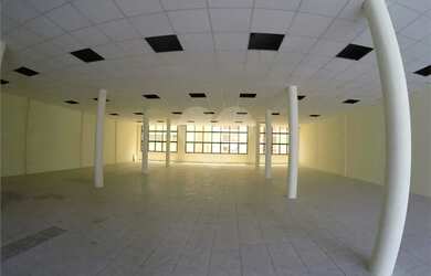 Imagem: O depósito possui 5 Vagas na garagem, 2.222m² de Área e