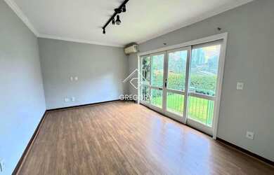 Imagem: A casa em condomínio possui 4 Dormitórios, 5 Banheiros, 2