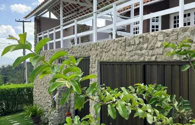 Imagem: A casa em condomínio possui 4 Dormitórios, 2 Banheiros, 2