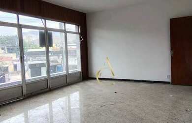 Imagem: A casa em condomínio possui 3 Dormitórios, 1 Banheiro, 300m²