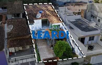 Imagem: A casa possui 2 Dormitórios, 2 Banheiros, 3 Vagas na garagem