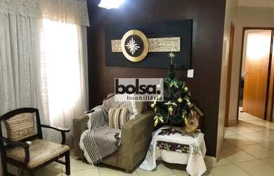 Imagem: A casa possui 3 Dormitórios, 2 Banheiros, 2 Vagas na garagem