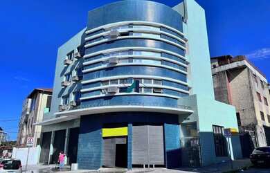 Imagem: O depósito possui 5 Vagas na garagem, 1.390m² de Área e