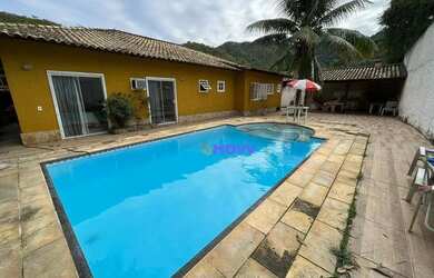 Imagem: A casa em condomínio possui 4 Dormitórios, 3 Banheiros, 2