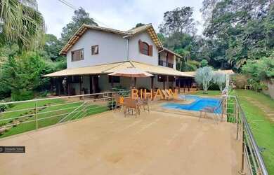 Imagem: A casa em condomínio possui 4 Dormitórios, 2 Banheiros, 4