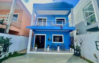 Imagem: A casa possui 3 Dormitórios, 3 Banheiros, 2 Vagas na garagem