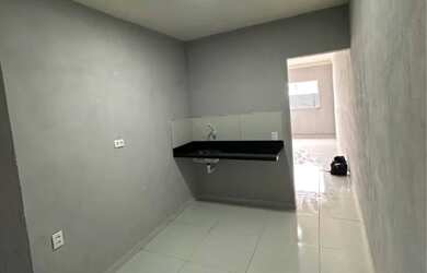 Imagem: A casa possui 3 Dormitórios, 1 Banheiro, 1 Vaga na garagem