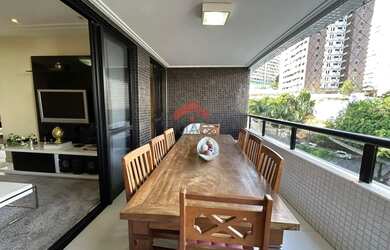 Imagem: O apartamento possui 4 Dormitórios, 5 Banheiros, 2 Vagas na