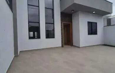 Imagem: A casa possui 3 Dormitórios, 2 Banheiros, 2 Vagas na garagem