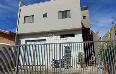 Imagem: A casa possui 3 Dormitórios, 3 Banheiros, 180m² de Área e