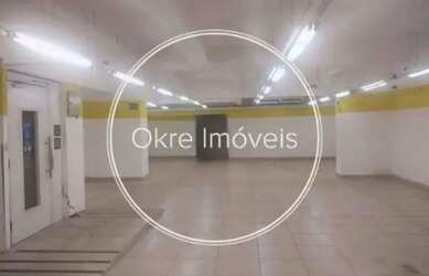 Imagem: O apartamento possui 1 Banheiro, 5 Vagas na garagem, 980m²