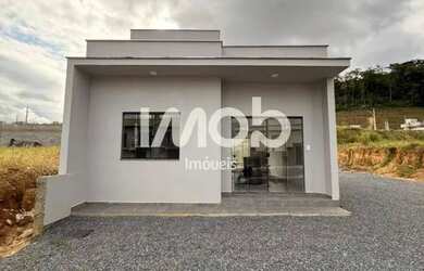 Imagem: A casa possui 2 Dormitórios, 1 Banheiro, 3 Vagas na garagem