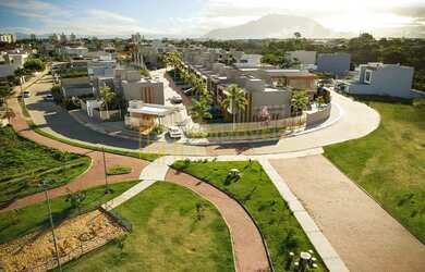 Imagem: A casa possui 4 Dormitórios, 3 Banheiros, 2 Vagas na garagem