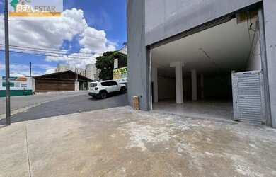 Imagem: O depósito possui 5 Vagas na garagem, 220m² de Área e está