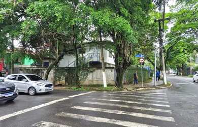 Imagem: O terreno possui 606m² de Área e está localizado em Pinheiros