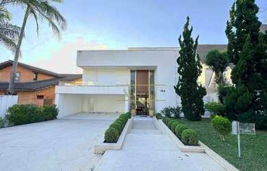 Imagem: A casa em condomínio possui 4 Dormitórios, 5 Banheiros, 5