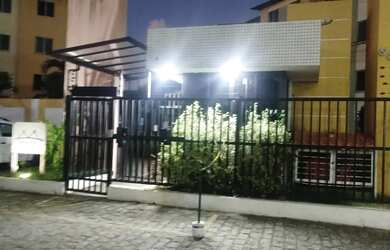 Imagem: O apartamento possui 3 Dormitórios, 1 Banheiro e 1 Vaga na