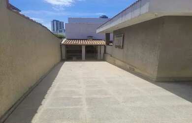 Imagem: A casa possui 2 Dormitórios, 2 Banheiros, 3 Vagas na garagem