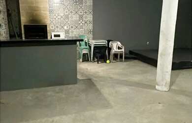 Imagem: A casa possui 3 Dormitórios, Acomodam 10 pessoas, 4 Vagas na