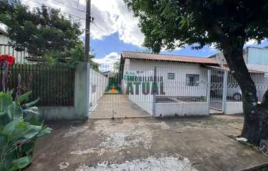 Imagem: A casa possui 2 Dormitórios, 1 Banheiro, 1 Vaga na garagem