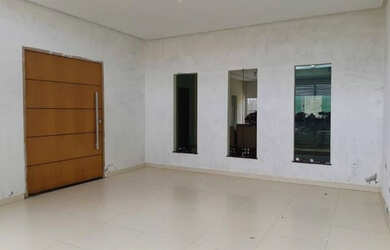 Imagem: A casa possui 3 Dormitórios, 3 Banheiros, 2 Vagas na garagem