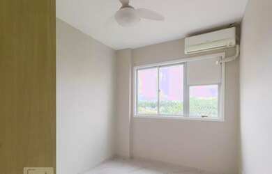 Imagem 8: Lindo 2 qts , varanda e repleto de armários, td espaçoso . Vista indevassada...