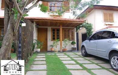 Imagem: A casa em condomínio possui 3 Dormitórios, 1 Banheiro, 2 Vagas