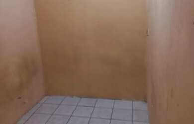 Imagem 5: Alugo casa com 2 quartos garagem quintal ótima para morar ou colocar...