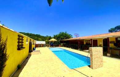 Imagem: A casa possui 2 Dormitórios, 2 Banheiros, 5 Vagas na garagem