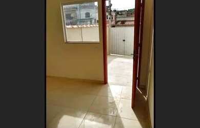 Imagem: A casa possui 1 Dormitório, 1 Banheiro, 1 Vaga na garagem e