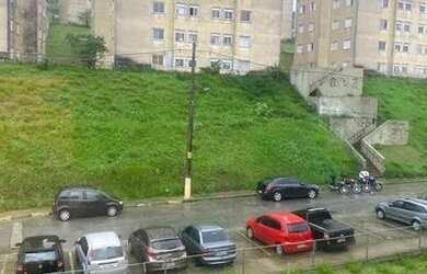 Imagem: O apartamento possui 2 Dormitórios, 1 Banheiro, 1 Vaga na garagem