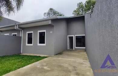 Imagem: A casa possui 3 Dormitórios, 1 Banheiro, 2 Vagas na garagem