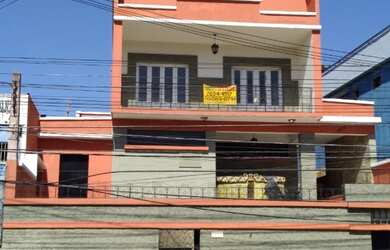 Imagem: A casa possui 3 Dormitórios, 3 Banheiros, 1 Vaga na garagem