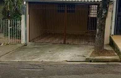 Imagem: A casa possui 1 Dormitório, 1 Banheiro, 1 Vaga na garagem