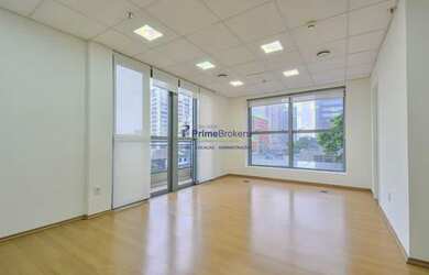 Imagem: O depósito possui 1 Vaga na garagem, 36m² de Área e está