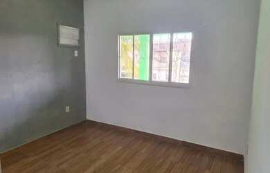 Imagem: A casa possui 3 Dormitórios, 2 Banheiros, 1 Vaga na garagem