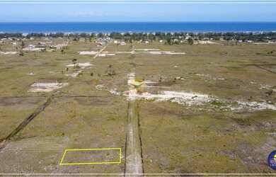 Imagem: O terreno possui 300m² de Área e está localizado em Balneário