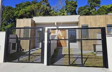 Imagem: A casa possui 2 Dormitórios, 1 Banheiro, 1 Vaga na garagem