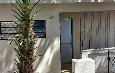 Imagem: A casa possui 2 Dormitórios, 2 Banheiros, 3 Vagas na garagem