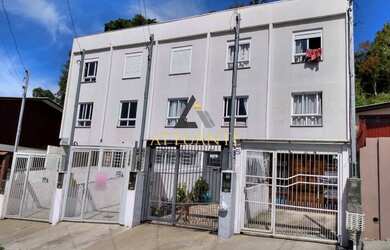 Imagem: A casa possui 2 Dormitórios, 1 Banheiro, 2 Vagas na garagem