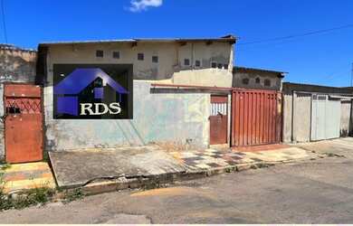 Imagem: A casa possui 4 Dormitórios, 2 Banheiros, 1 Vaga na garagem