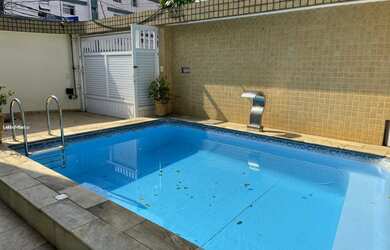 Imagem: A casa possui 3 Dormitórios, 2 Banheiros, 2 Vagas na garagem