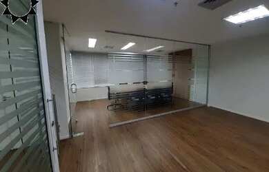 Imagem: O depósito possui 4 Vagas na garagem e 160m² de Área e está