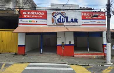 Imagem: O depósito possui 3 Vagas na garagem, 435m² de Área e está