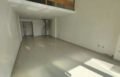 Imagem 1: Loja Praia Campista c/ 76m² de frente para o mar, mezanino, banheiro