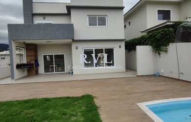 Imagem: A casa em condomínio possui 4 Dormitórios, 3 Banheiros, 4