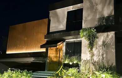 Imagem: A casa em condomínio possui 5 Dormitórios, 5 Banheiros, 3