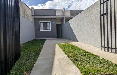 Imagem: A casa possui 3 Dormitórios, 2 Banheiros, Imóvel novo e está