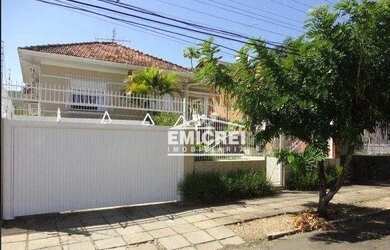 Imagem: A casa possui 4 Dormitórios, 2 Banheiros, 218m² de Área e